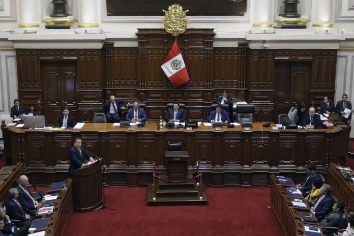 Controversia en Perú por decreto que describe la transexualidad como trastorno mental
