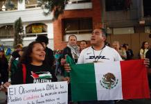 Mexicanos protestan frente a Embajada de Ecuador y exigen respeto a la soberanía del país