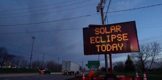 Eclipse total en América del Norte atrae interés científico, alegría y caos