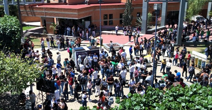 Comunidad Universitaria del CuCostaSur Se reúne para observar el eclipse Solar