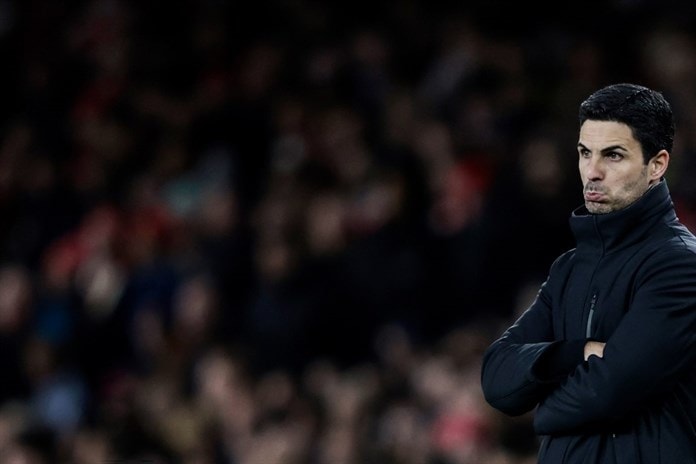 Arsenal defiende su liderato ante un Aston Villa en busca de Champions