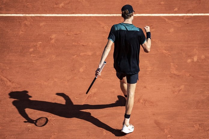 Djokovic y Sinner sufren pero regresan a semifinales de Montecarlo