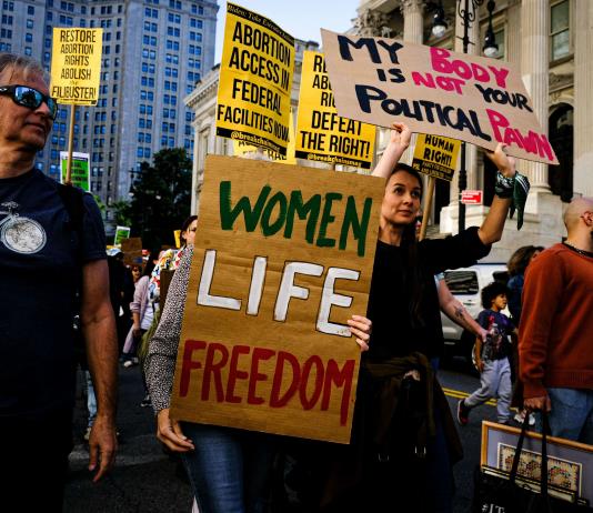 Los derechos sexuales y reproductivos de las mujeres están en peligro en el mundo, advierte la ONU