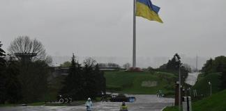 Soldados ucranianos decididos a seguir luchando pese al cansancio y la falta de municiones