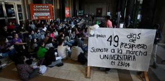 En emergencia presupuestaria, universidades desafían recortes de Milei en Argentina