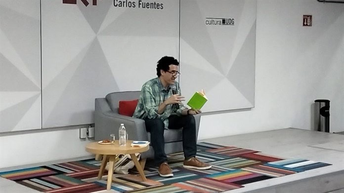 En compañía del escritor Luis Vicente De Aguinaga, la Librería Carlos Fuentes celebra el Día del Libro