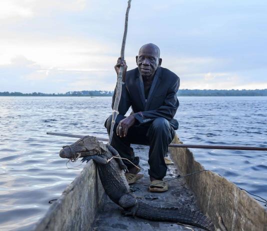 Los mitos de la caza del cocodrilo persisten en el río Congo