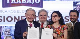López Obrador firma el decreto que da vida al nuevo fondo de pensiones 