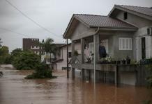 El sur de Brasil atraviesa desastre por temporal con 13 muertos