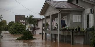 El sur de Brasil atraviesa desastre por temporal con 13 muertos