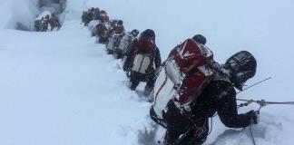 Muere un alpinista indio tras ser rescatado en el Everest, el octavo esta temporada