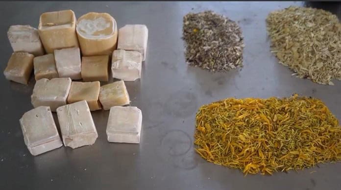 Estudiantes de El Limón crean jabón de unto a partir de aceite usado. Estudiantes de El Limón crean jabón de unto a partir de aceite usado.