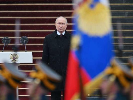 Putin promete una victoria al jurar su quinto mandato como presidente de Rusia