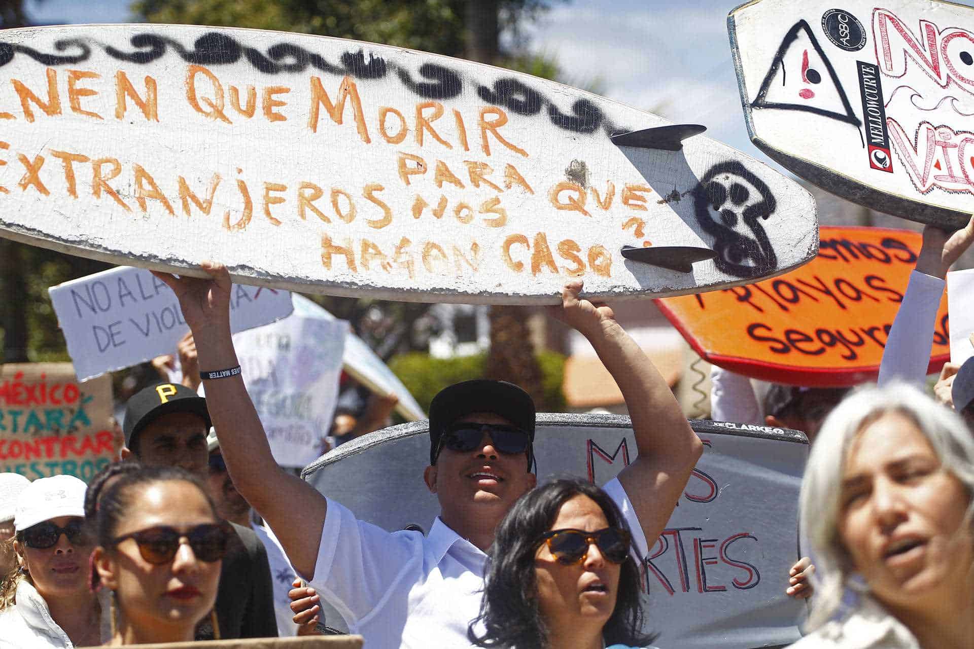 El asesinato de tres surfistas subraya los riesgos del turismo en México