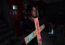 Madres de víctimas de feminicidio y niños huérfanos marcan el Día de las Madres en México