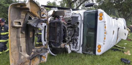 Confirman la muerte de 8 trabajadores mexicanos en volcadura de autobús en Florida