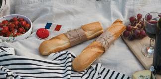 Francia rinde homenaje a la baguette con un sello con olor a pan