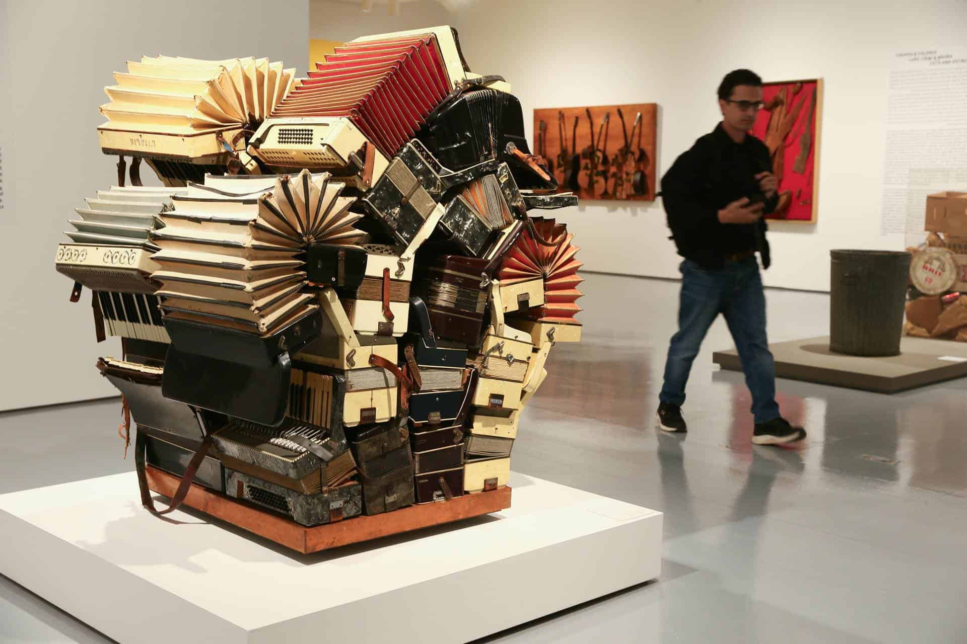 Una muestra recorre en Rabat la obra de Arman, vanguardista 20 después de su muerte Una muestra recorre en Rabat la obra de Arman, vanguardista 20 después de su muerte