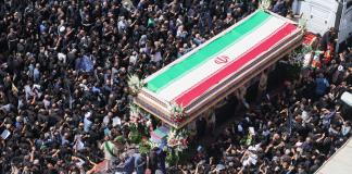 Una inmensa multitud asiste en Teherán al funeral del presidente iraní