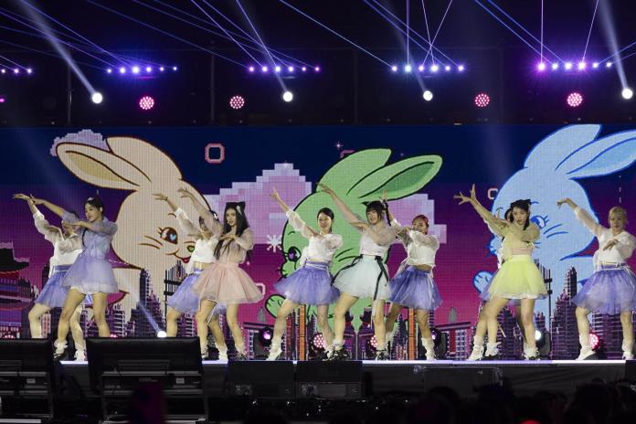 La banda femenina de K-pop NewJeans lanza How Sweet, su nuevo álbum sencillo doble La banda femenina de K-pop NewJeans lanza How Sweet, su nuevo álbum sencillo doble