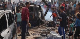Las personas fueron carbonizadas, cuenta un palestino en el bombardeado campo de desplazados de Rafah