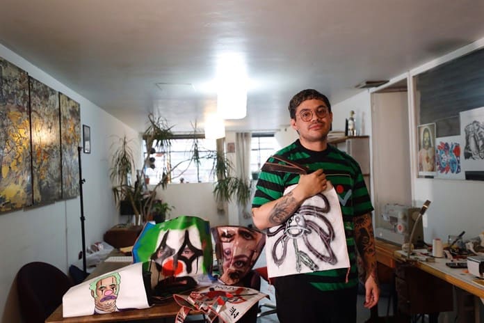 Un diseñador y una ONG luchan contra las 25.000 toneladas de basura electoral en México