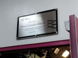 Rinden homenaje a Don Cornelio García por su labor dedicada a la promoción cultural