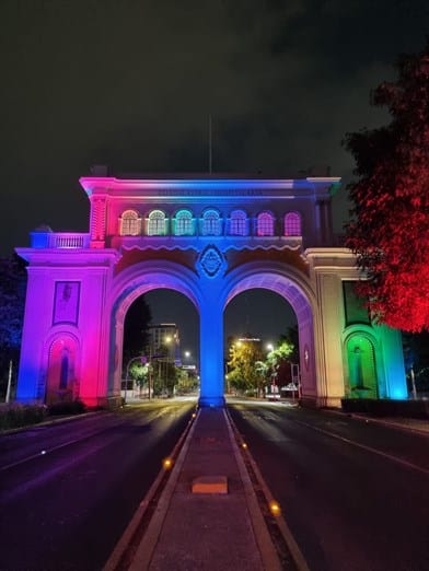 Por séptima ocasión, colectivos e instituciones salen a pintar banderas de la diversidad en cruces peatonales 