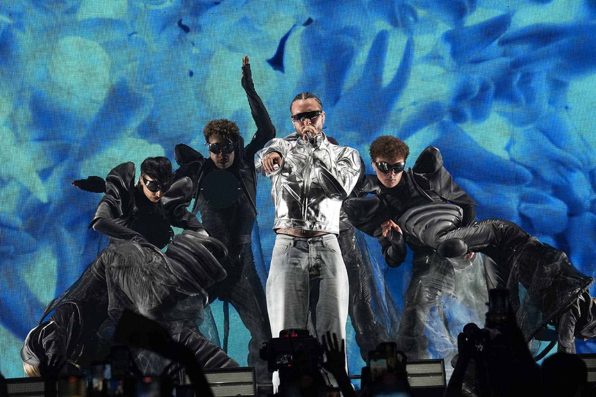 J Balvin postula su candidatura al trono del reggaeton en el Pabellón Olímpic de Badalona