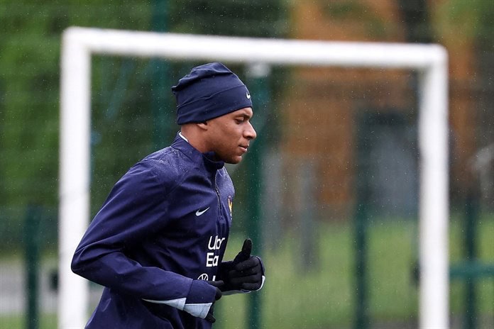 Deschamps se adaptará a lo que decida Mbappé, quien debe oficializar su pase a nuevo club