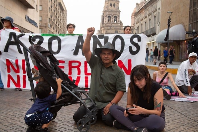 Marchan en Guadalajara para recordar la represión policial de hace 20 años