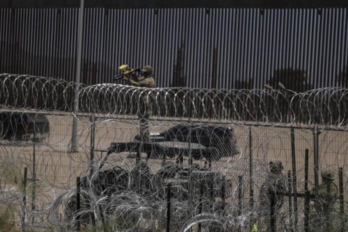 Caminata del migrante avanza en la frontera de EE.UU. y México en tributo a los muertos Caminata del migrante avanza en la frontera de EE.UU. y México en tributo a los muertos
