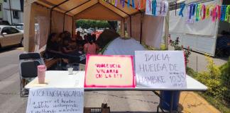 Víctimas de violencia vicaria en Jalisco cumplen un día en huelga de hambre