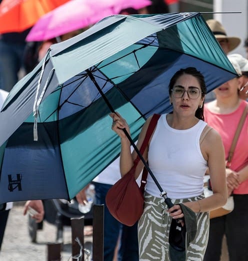 Habitantes del norte de México desafían ola de calor extremo para ejercer derecho al voto