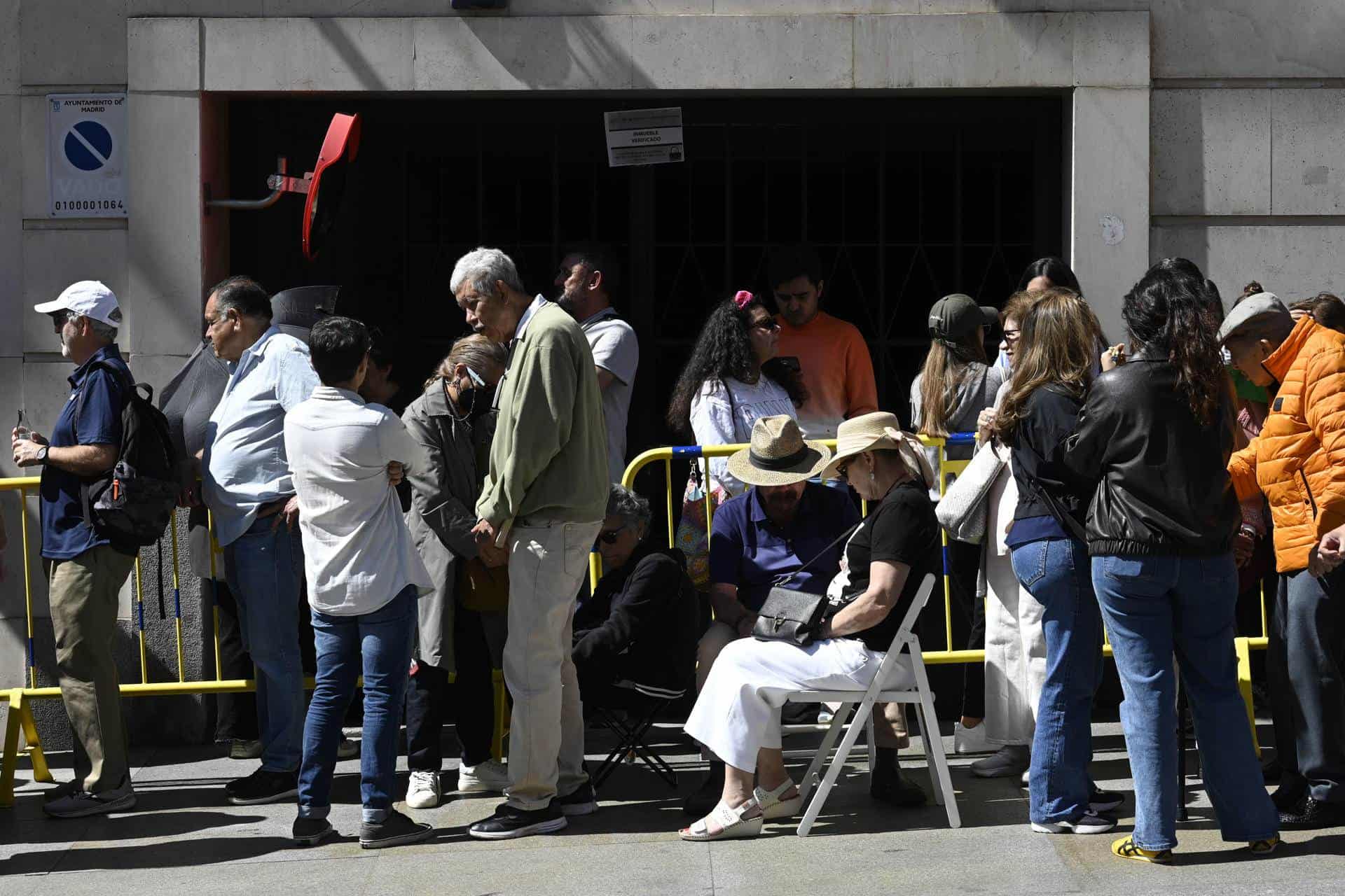 Los mexicanos en España acuden a votar para elegir a su próxima presidenta