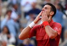 Djokovic remonta pero se lesiona, Medvedev se despide de Roland Garros