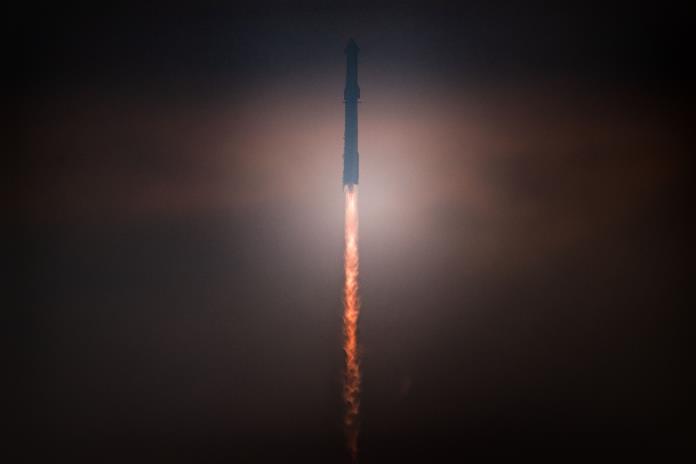 El cohete Starship de SpaceX logra amerizar por primera vez en su cuarta prueba