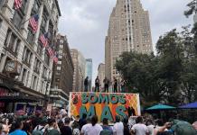 Cientos de inmigrantes jornaleros protestan en Nueva York por medidas que los discriminan