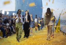 Desigual celebra sus cuatro décadas de legado colorista con un desfile frente al mar