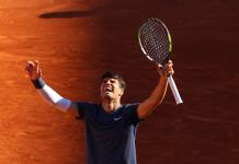 Alcaraz remonta ante Sinner para alcanzar su primera final en Roland Garros