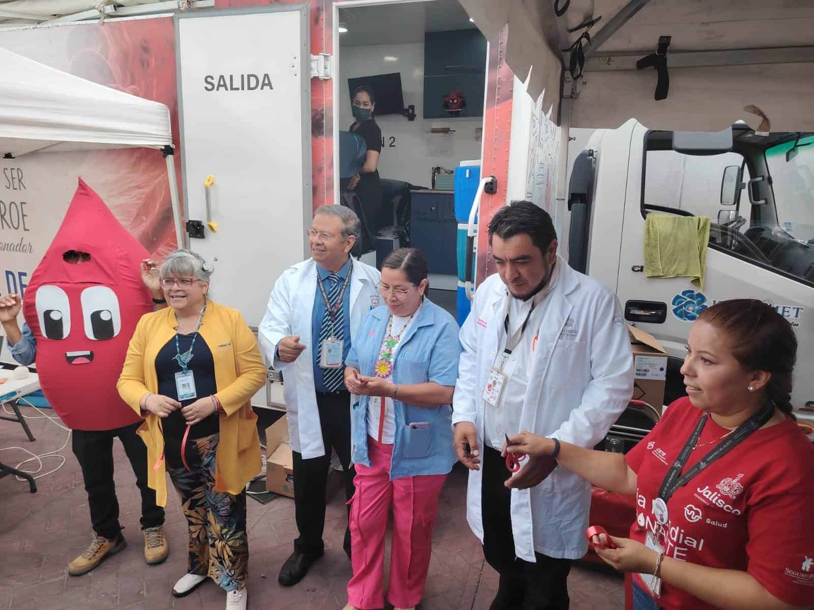 En el Día Mundial del Donador Altruista, trabajadores de la salud donan sangre para salvar vidas