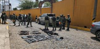 Aseguran arsenal, droga y vehículos de lujo tras revisión en el municipio de Tequila