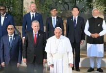 El papa participa por primera vez en el G7 con un alegato para regular la inteligencia artificial