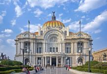 Luna Eva, primera función circense en la historia del Palacio de Bellas Artes de México