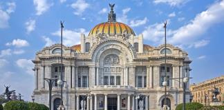 Luna Eva, primera función circense en la historia del Palacio de Bellas Artes de México