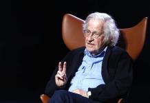 El intelectual Noam Chomsky es dado de alta de un hospital de São Paulo