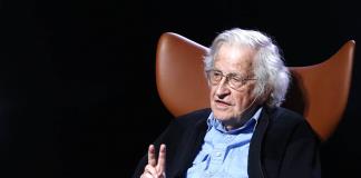 El intelectual Noam Chomsky es dado de alta de un hospital de São Paulo