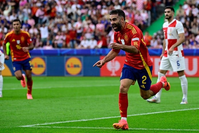 Carvajal, la vida sonríe al extraño novato de la Eurocopa