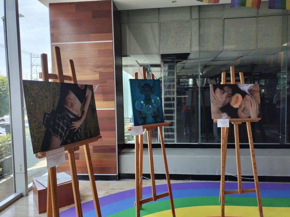 Orgullo LGBTIQ+: Inauguran la exposición “La Vida en Queer” en la Rectoría General de la UdeG