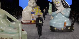 Dior rinde homenaje a la artesanía de lujo con un desfile desenfadado y lleno de gatos